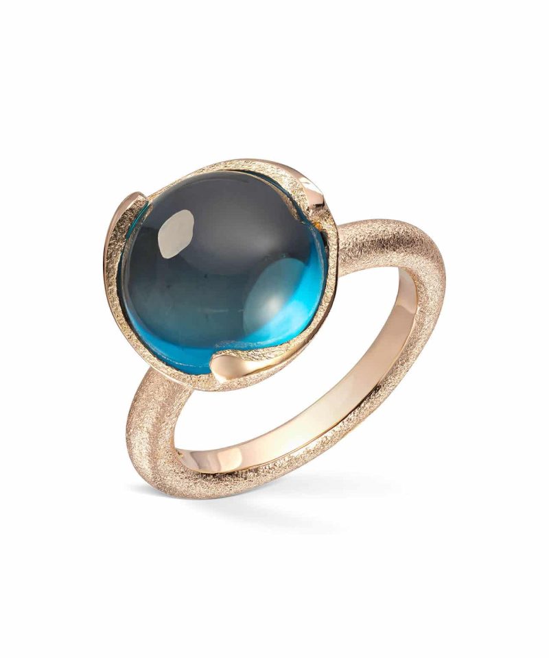 Blome - Ring i gult gull med London Blue Topas 12mm