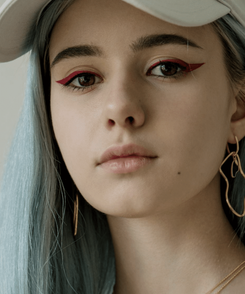 Alternative view of Ørepynt forgylt sølv med lapis