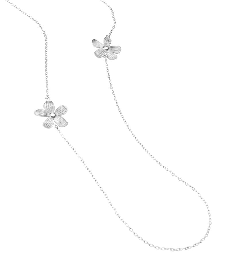 Halskjede med sølvblomster