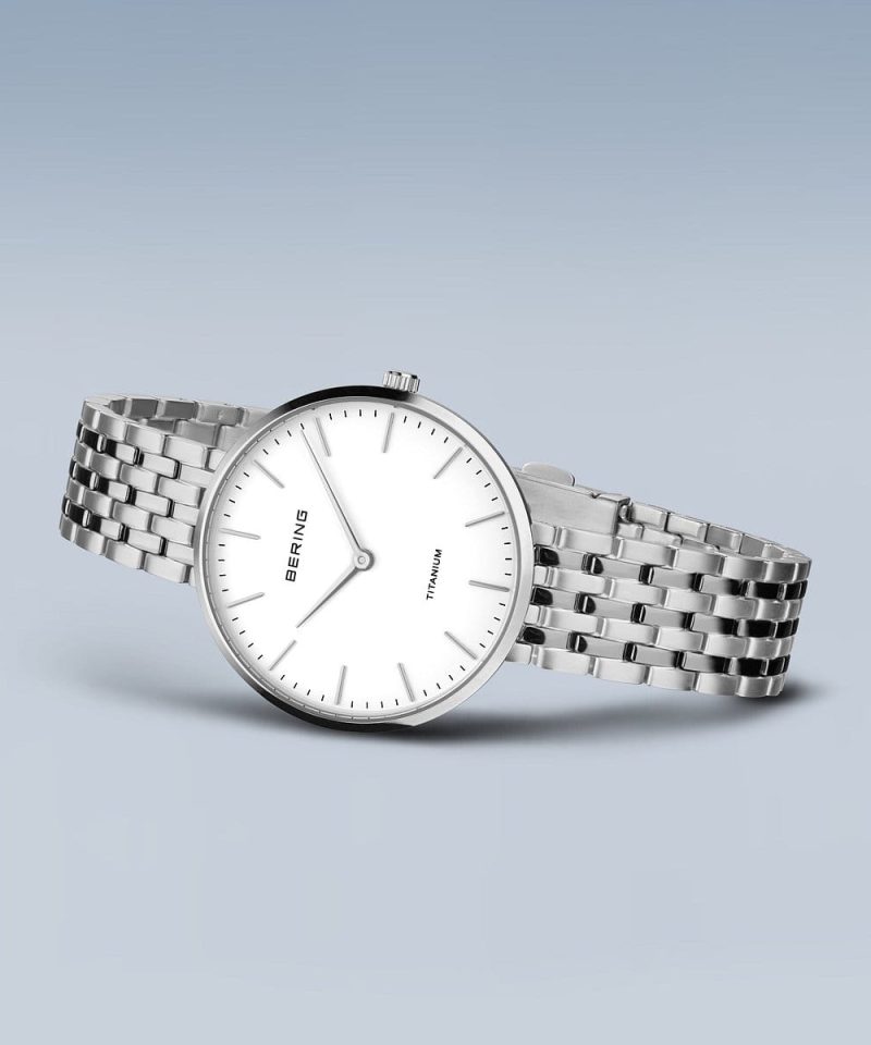 Alternative view of Titanium - 19334-004