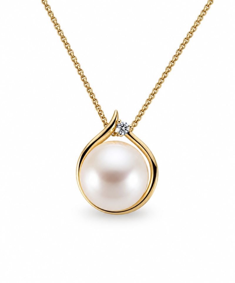 Anheng i gult gull, Ferskvannsperle og diamant 0,02 ct