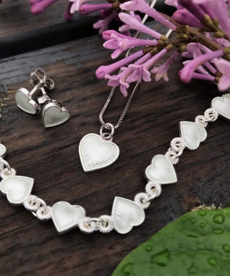 Alternative view of Halskjede i sølv - Hvitt hjerte