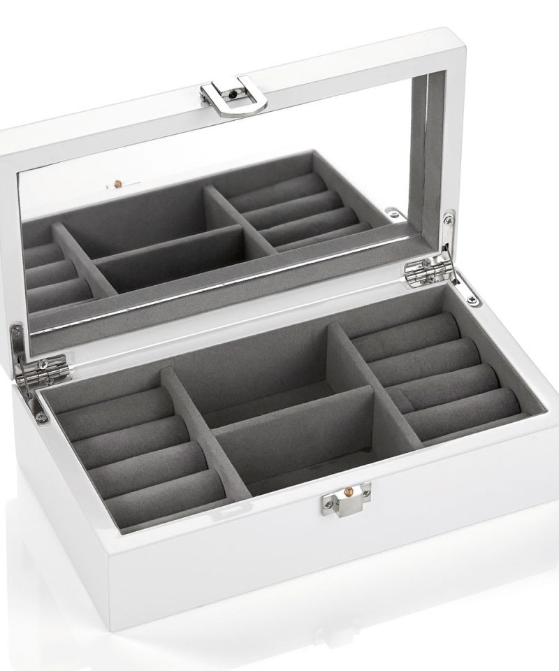 Alternative view of Smykkeskrin i tre, med tinnkrone