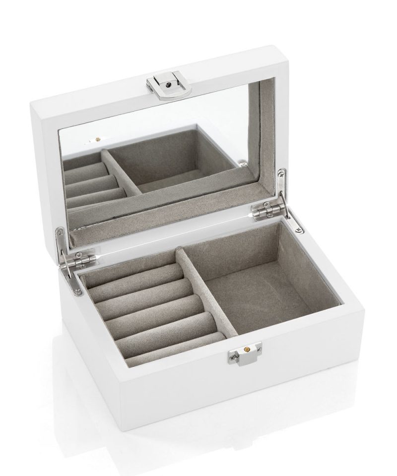 Alternative view of Smykkeskrin i tre, med tinnkrone