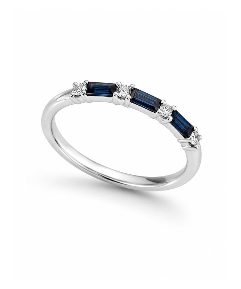 Ring i hvitt gull med safirer og diamanter 0.12ct