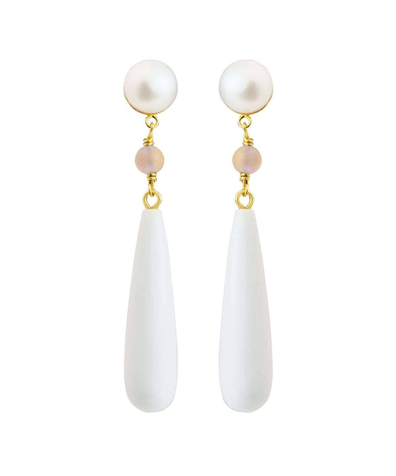 Ørepynt forgylt med perle, peach månestein og hvit agat