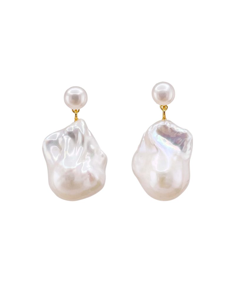 Ørepynt i forgylt sølv med barokk perle