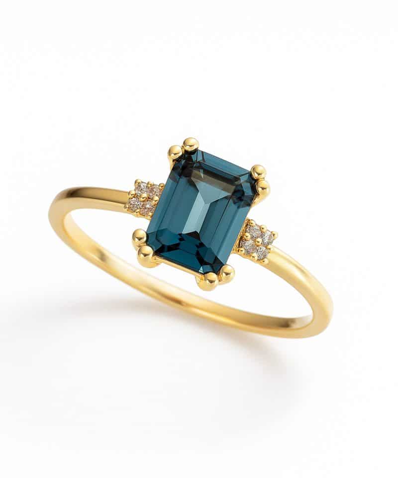 Ring i gult gull, London Blue Topas og Diamanter
