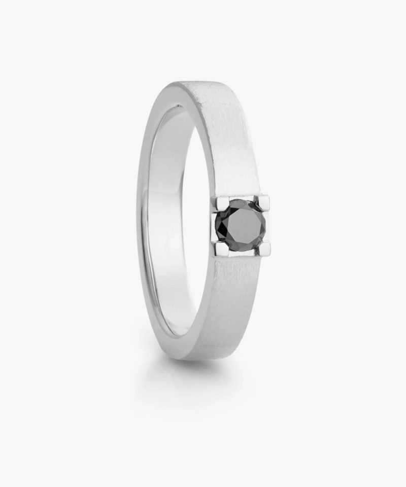 Storslått - Ring i hvitt gull med sort diamant Herre