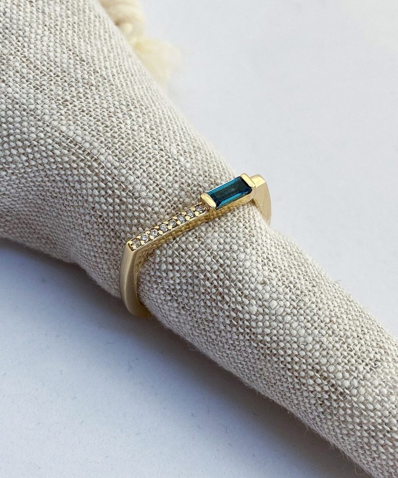 Ring Gull med diamanter og London Blue Topas