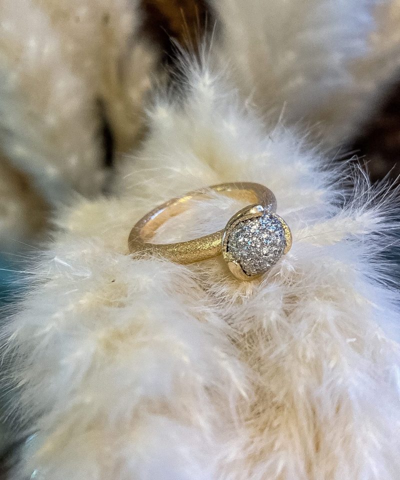 Alternative view of Blome Exclusive - Ring i gull med diamanter