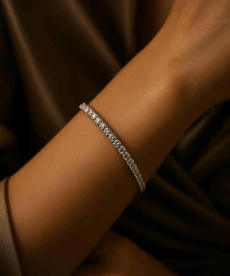 Alternative view of Fleksibelt tennisarmbånd i hvitt gull 4.79ct