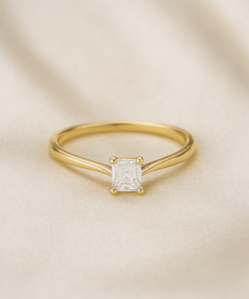 Alternative view of Enstensring i gull med princesscut 0,50ct w/vs2 GIA