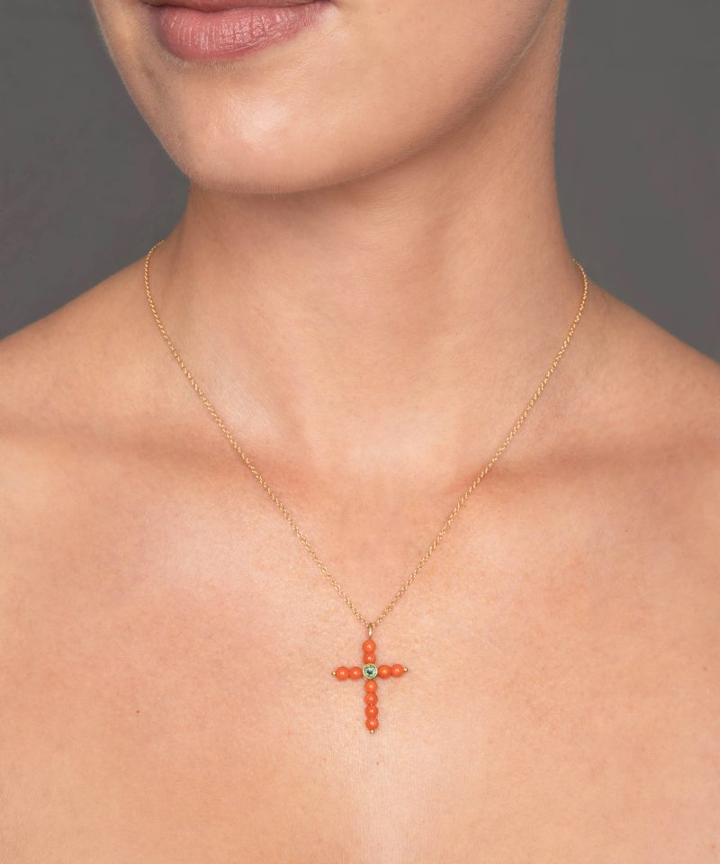 Alternative view of Cross Vedheng, Koral og grønn safir