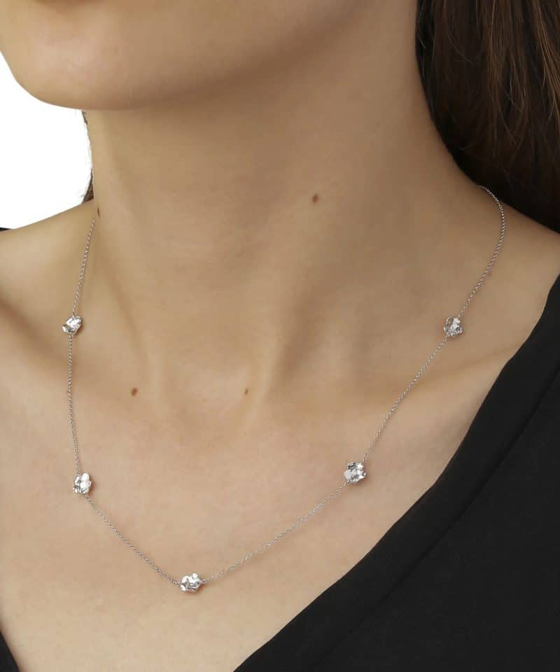 Alternative view of Forglemmigej halskjede rhodinert