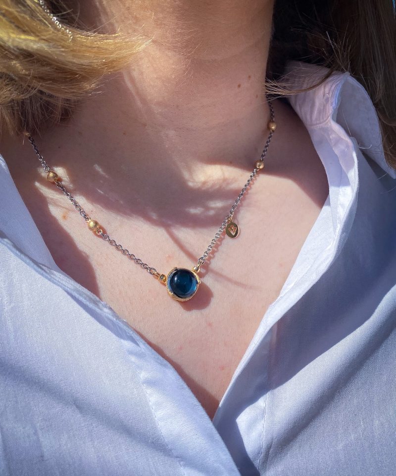 Blome Smykkelås i gull med London Blue topas og Golden stålkjede