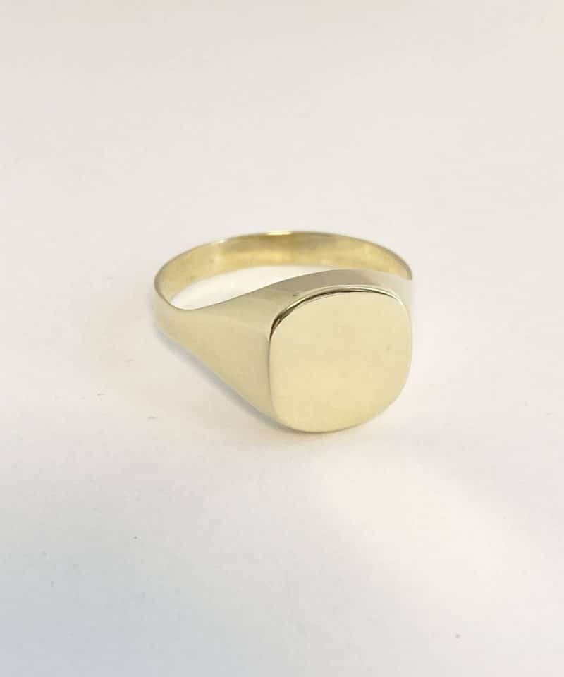 Signettring i gult gull med bunn