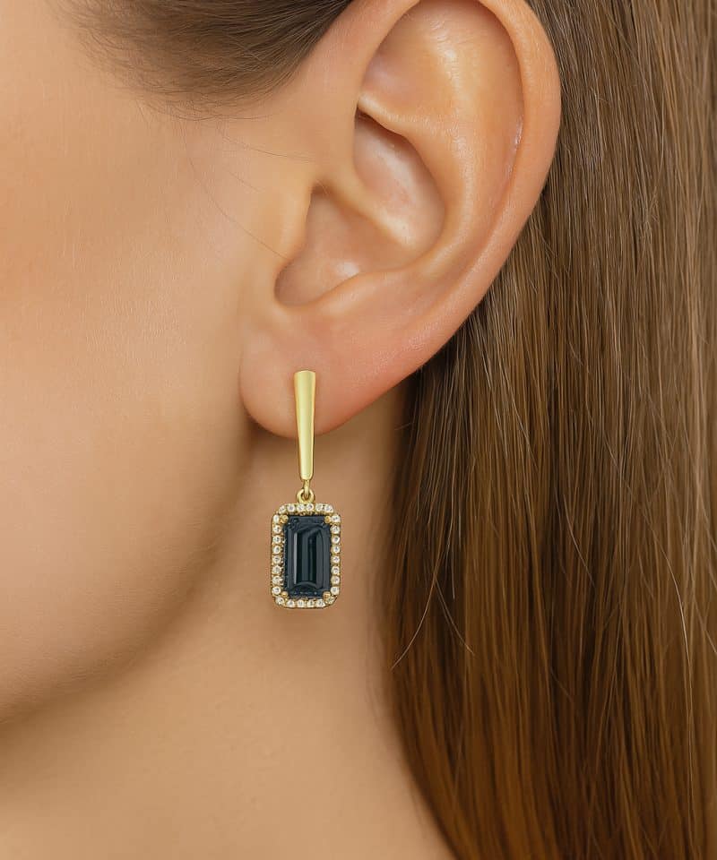 Alternative view of Ørepynt gull med london blue topas og diamanter 0,18ct