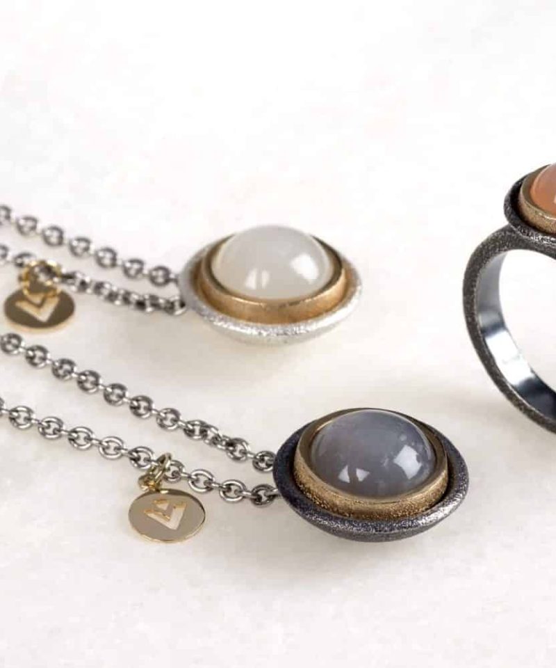 Alternative view of Luna - Ring i sølv og gull med grå månestein 6mm