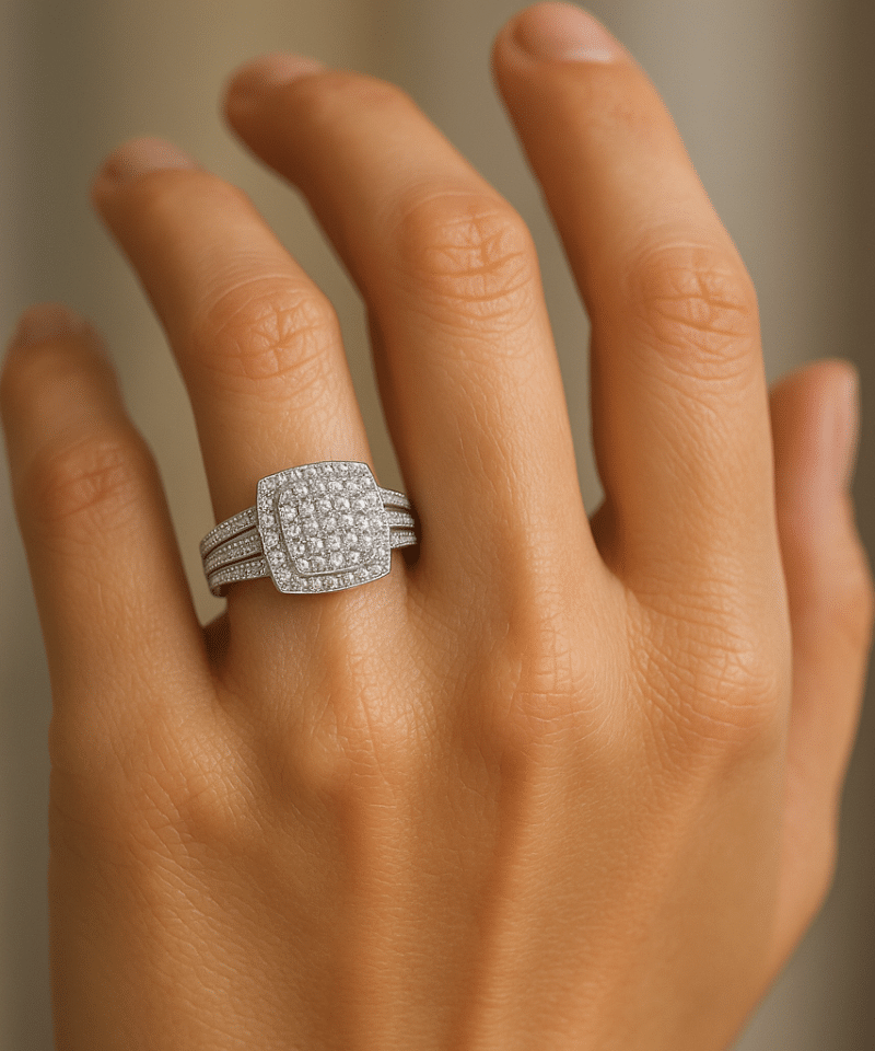 Alternative view of Ring i hvitt gull med diamanter 0.79ct