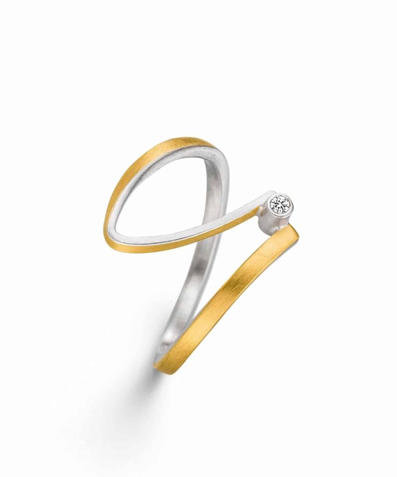 Ring i sølv og gull med diamant