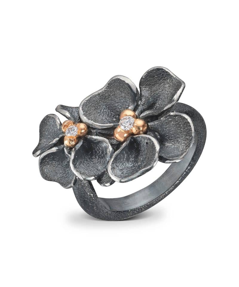 Flôra Oksidert sølv ring med diamanter
