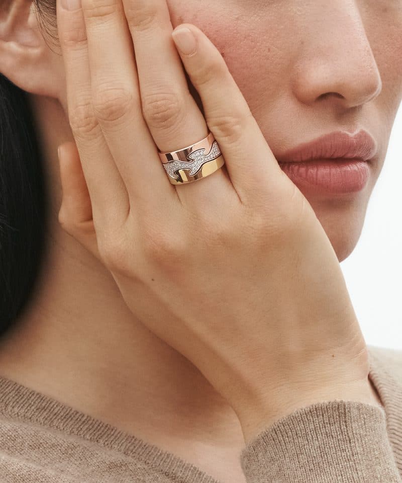 Alternative view of Fusion Senterring i hvitt gull med diamanter