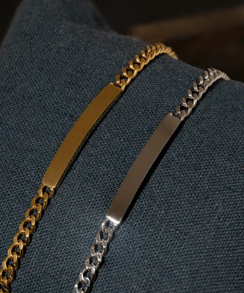 Alternative view of Panser armbånd i forgylt stål med plate 21cm