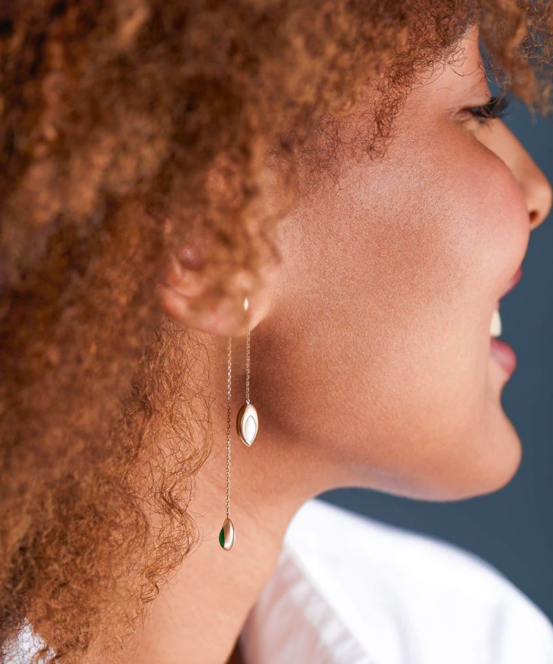 Alternative view of Double Swinging Chain Earrings 18K - Perlemor og Malakit